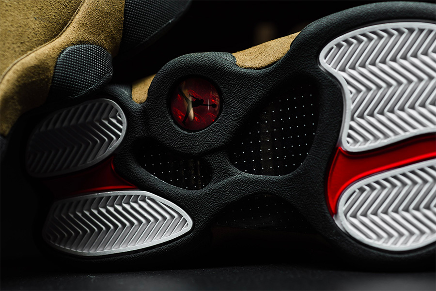 414571-006,AJ13,Air Jordan 13 414571-006 AJ13 这是今年的第一双 Air Jordan 13！黑麂皮示人，营造沉稳质感