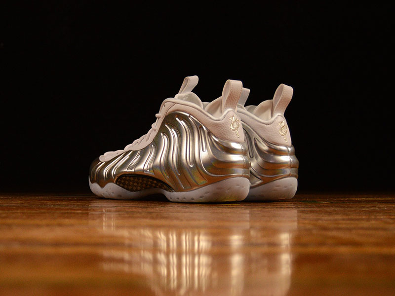 Nike,Air Foamposite One,Chrome  质感惊艳！Air Foamposite One WMNS “Chrome” 下周即将发售！