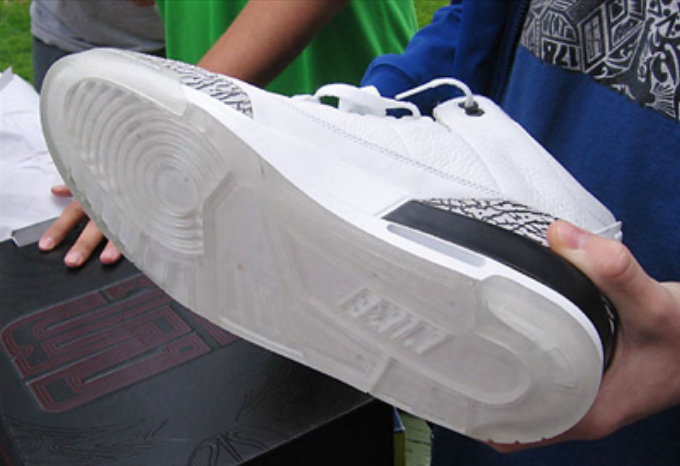 Air Jordan 3,923096-101,AJ3 Out of the blue! The crystal-bottomed White Clay Air Jordan 3 drops unexpectedly next month!