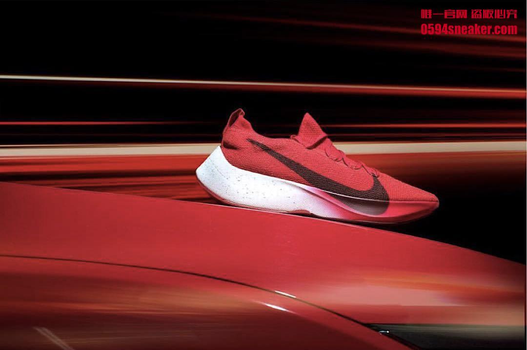 AQ1763-001,Vapor Street,Nike AQ1763-001 这双神秘的 “超级大钩跑鞋” 真的是 React 缓震！