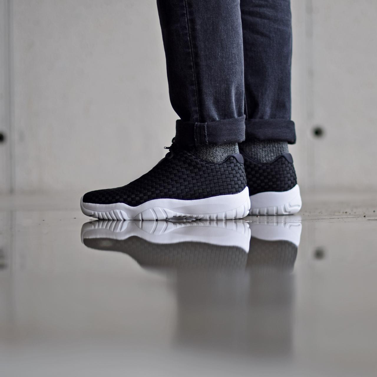 AJ,Air Jordan Future Low,71894  超人气鞋款改型归来！黑白 Air Jordan Future Low 现已发售