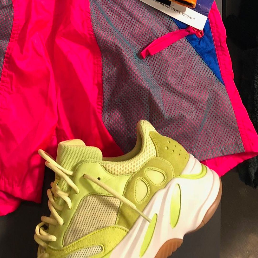 Yeezy 700,Yeezy  侃爷自曝的 Yeezy 700 Boost “Frozen Yellow” 效果图亮相