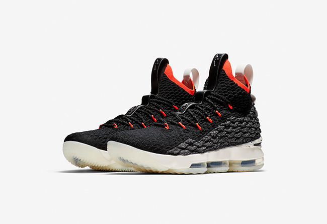 Nike,LeBron 15,AQ2363-002 詹姆斯季后赛上脚配色！全新 LeBron 15 “Crimson” 现已发售