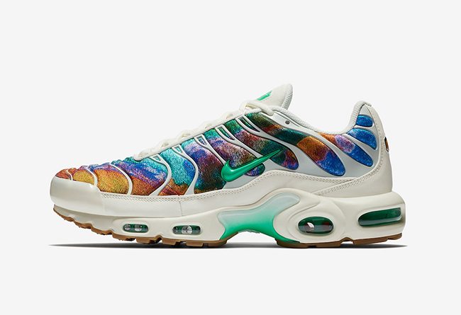 Nike,Air Max Plus,AR949-100,发售  炫彩星云！Nike Air Max Plus 全新配色登场