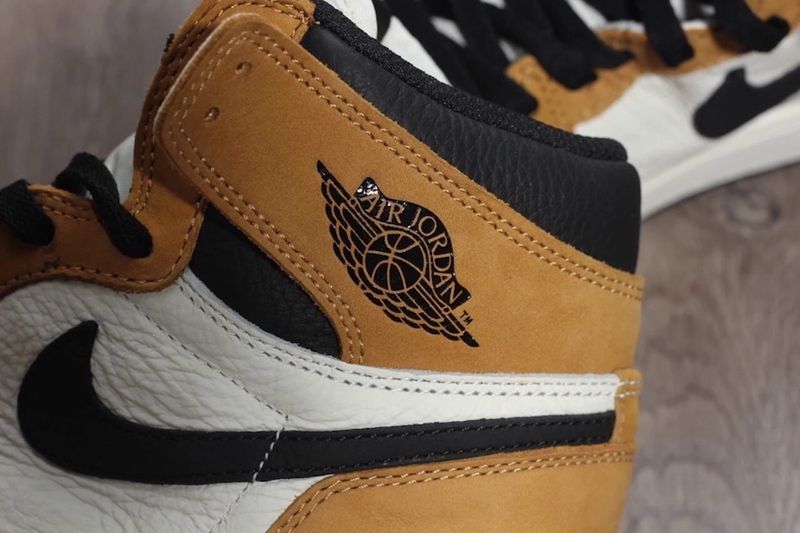 Air Jordan 1 “Rookie of the Year” 货号：555088-700