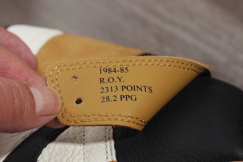 Air Jordan 1 "Rookie of the Year" Item No.: 555088-700
