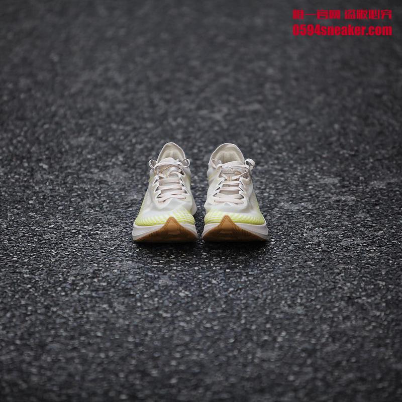 Nike Zoom Fly SP Fast Item No.: AT5242-174, AT5242-440
