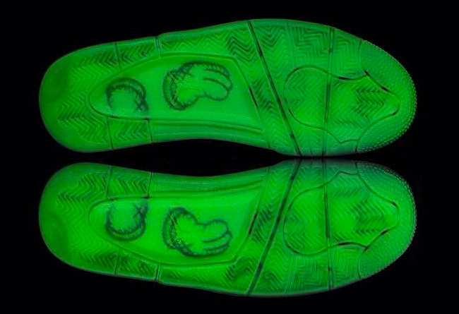 全球限量 kaws x air jordan 4