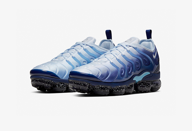 Nike Air VaporMax Plus （货号 CK1411-400），售价 0 美元