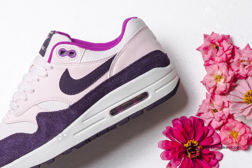 Nike Air Max 1 WMNS 货号：319986-610