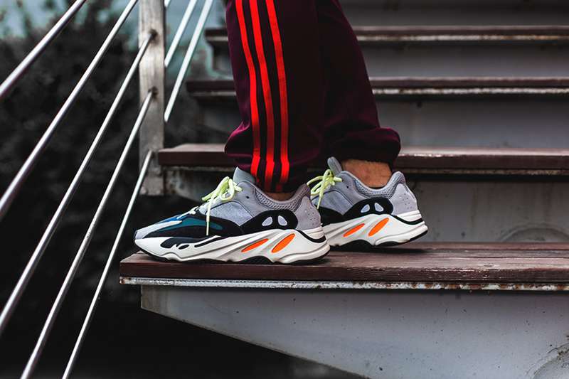 Adidas Yeezy Boost 700 OG 补货