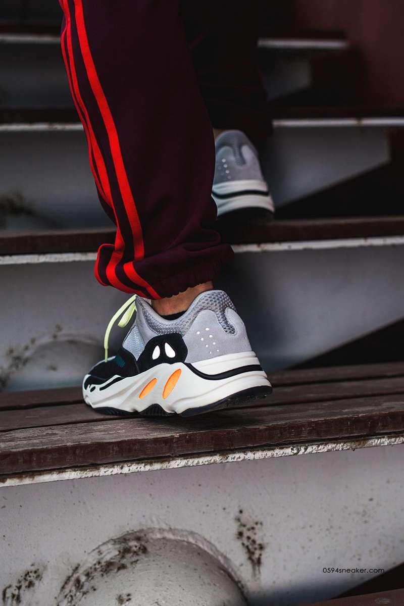 Adidas Yeezy Boost 700 OG 补货