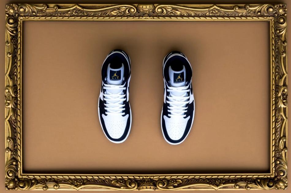 Air Jordan 1 Mid “ Obsidian” 货号 554724-174