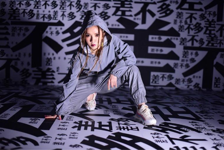 Sneaker Carrying Celebrity: G.E.M. Deng Ziqi