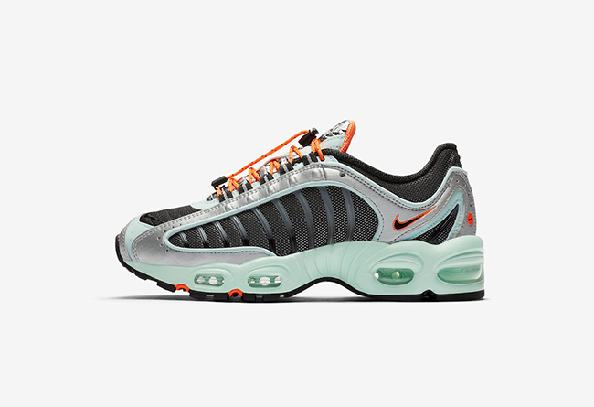 Nike Air Max Tailwind 4 新品配色又来了，货号：CN0159-300