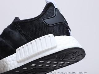 Adidas NMD Boost R-1 街头风经典百搭跑步鞋，货号：EG5661