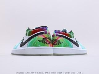 Air Jordan 1 Low Multicolor “星云 ”，货号：CW7310-909