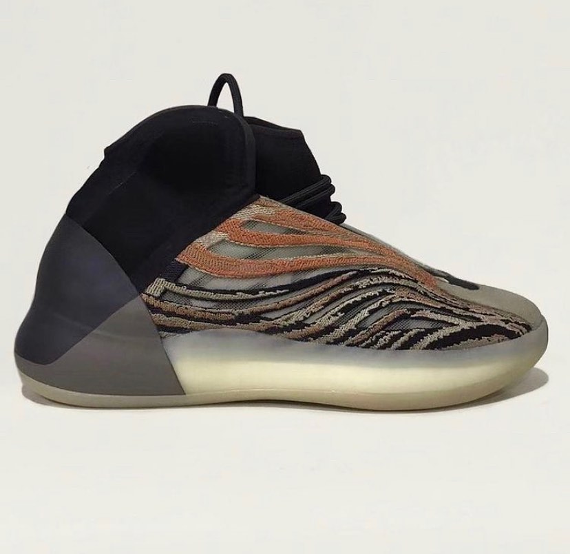 侃爷发力，14 双 Yeezy 新品预告！