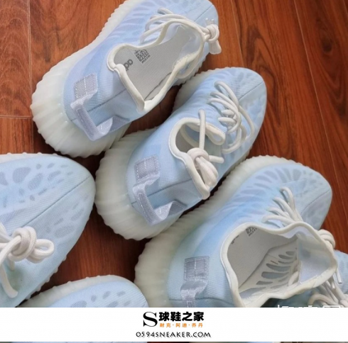 阿迪达斯 Yeezy 350 三款全新配色椰子鞋发售，来看看你最喜欢哪一款