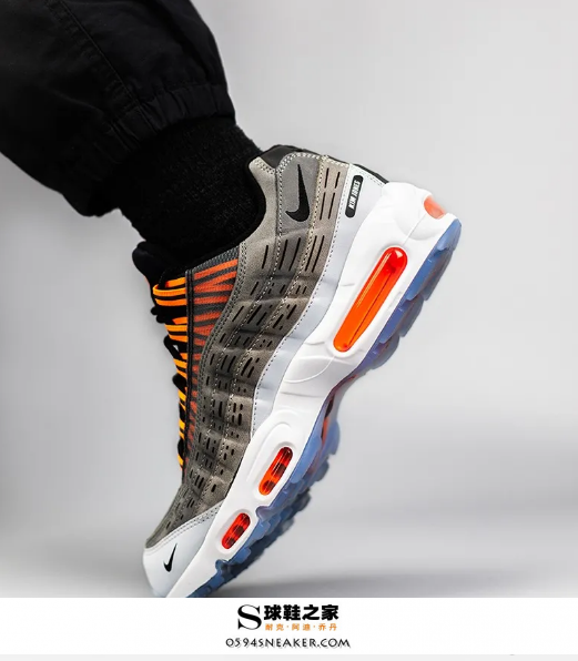 Kim Jones x Nike Air Max 95 “Total Orange”开箱测评:上脚尺码怎么选? Kim Jones x Nike Air Max 95 “Total Orange”开箱测评:上脚尺码怎么选?