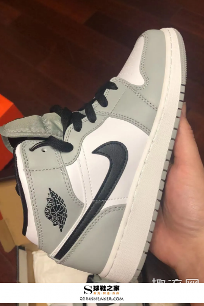 AJ1灰白小迪奥真假对比，AJ1灰白小迪奥值得买吗