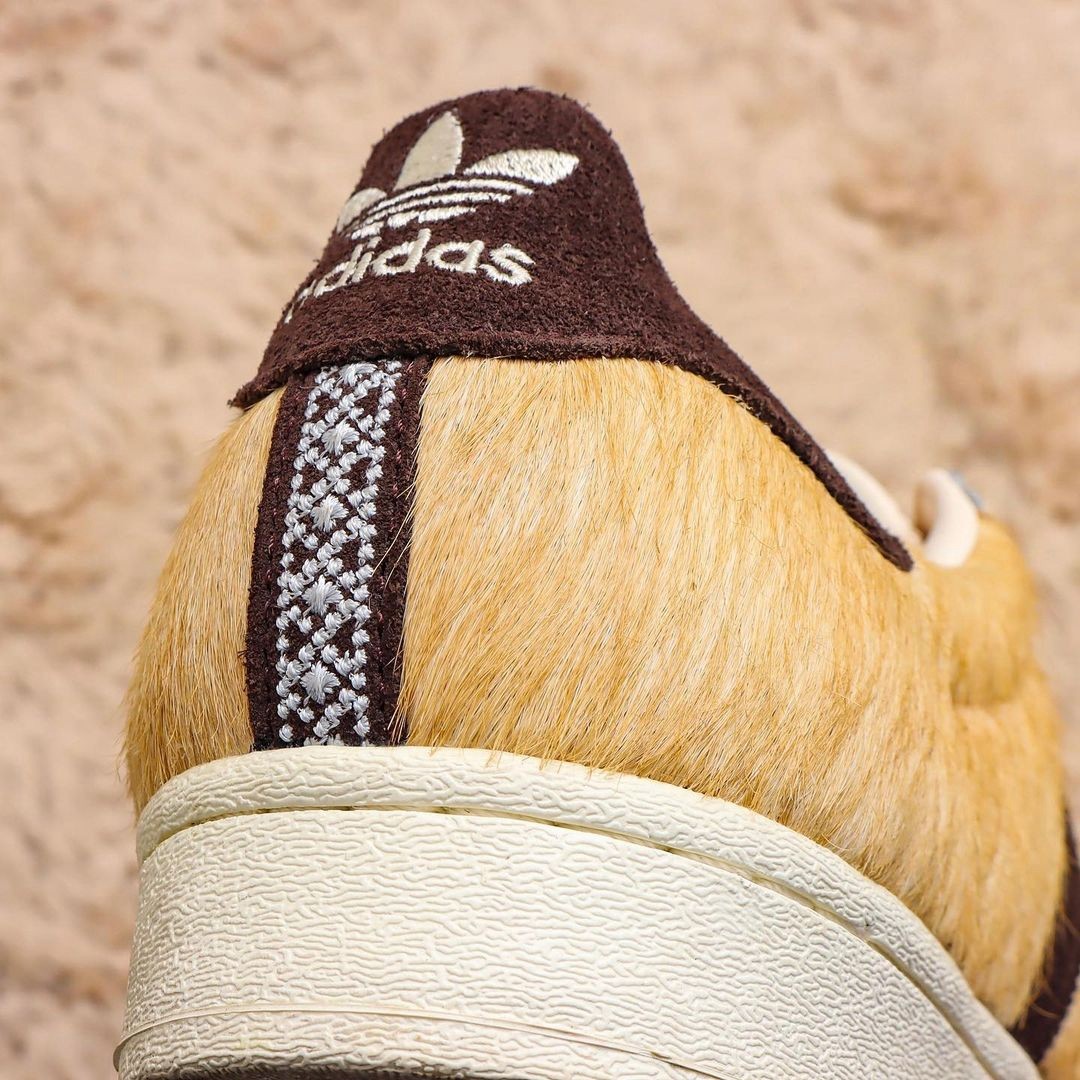 atmos x adidas Suprestar DOG “HACHIKO” 货号：GW3471