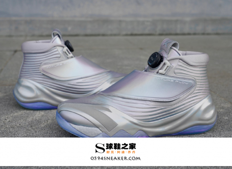 How to deal with a torn leather upper on sneakers? Tips for repairing cracked leather uppers on sneakers