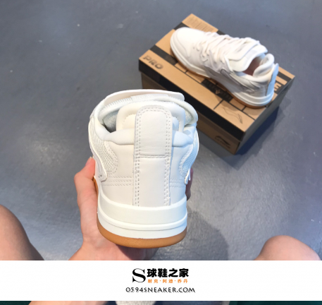 How to clean yellow white shoes most effectively? How to open and use white shoe cleaner.