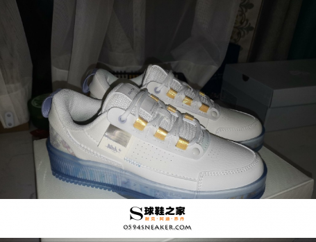 What should I do if my jelly-soled shoes turn yellow? Which is better, jelly-soled or rubber-soled shoes?